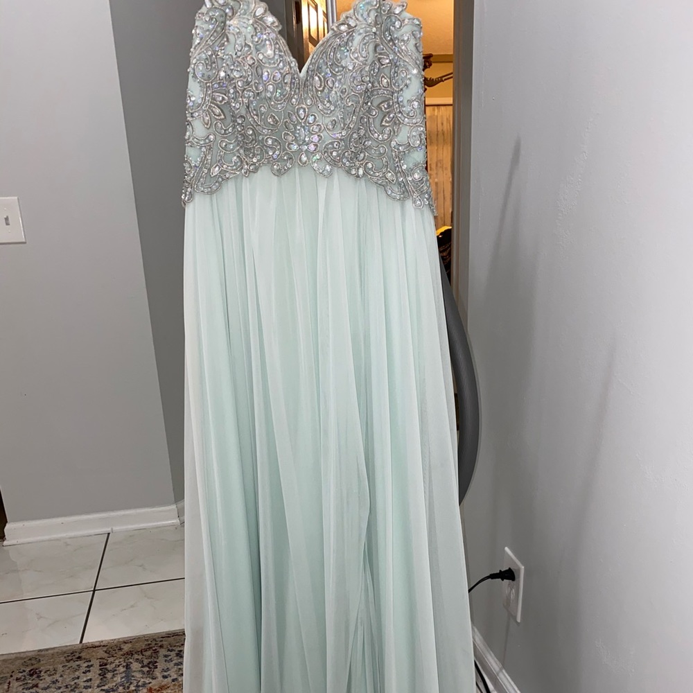 Women’s dress